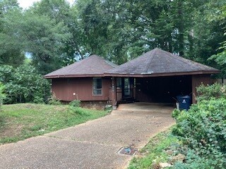 Cochera - 814 Tullahoma Dr