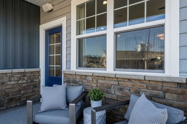 Photo - 3 Bedroom 2.5 Bathroom End Unit Townhome w/ 1st Floor Owners Suite and a 2 car Garage in the hear...