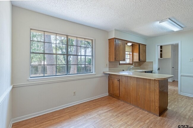 Building Photo - 1626 Terre Haute Dr