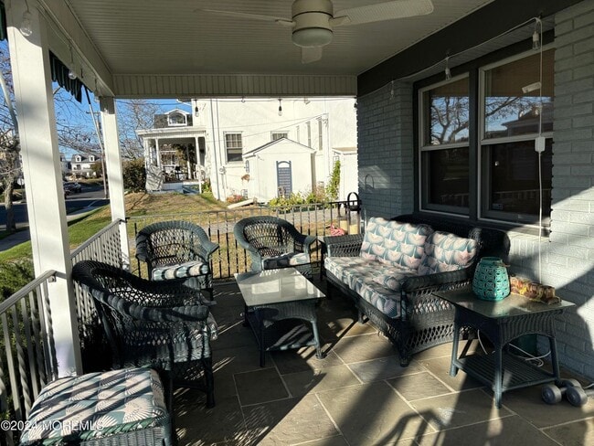Building Photo - 206 Beach Ave