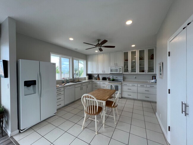 Foto del edificio - For Rent -  864 Aalapapa Dr.
