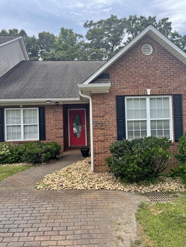Foto principal - 279 N Oak Ave