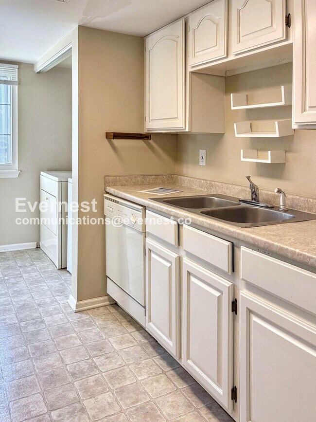 Foto del edificio - 2924 Ross Dr