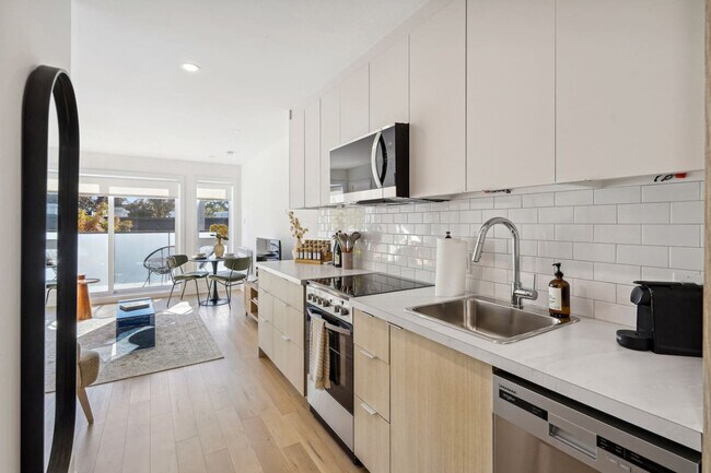 Building Photo - 2118 Rue Bercy