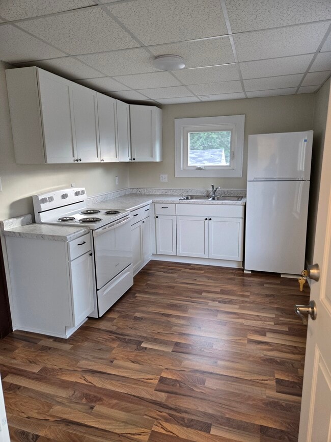 Building Photo - 307 N Brown Ave