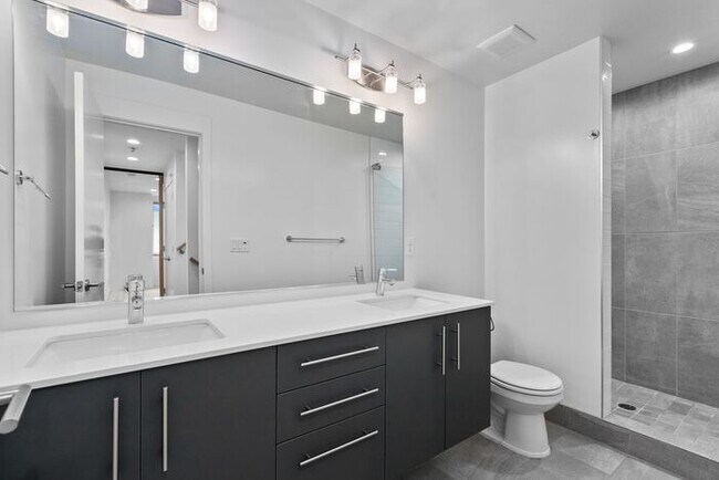 Building Photo - Sweet Ultra-Modern Air-Conditioned West Se...