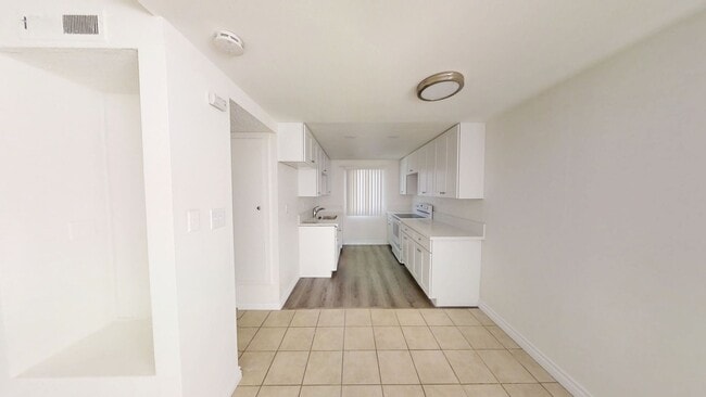 Building Photo - 14621 Del Amo Ave