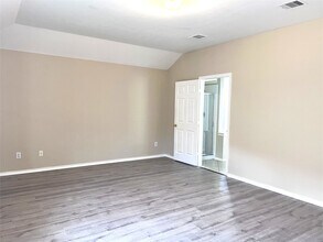 Building Photo - 12735 Wisteria Park Dr