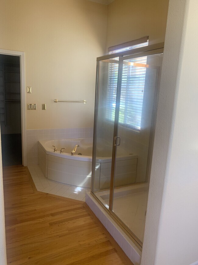 Foto del edificio - 4847 Elkcreek Trail