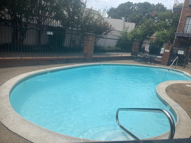 Photo - 7025 Hemlock Ave Apartment