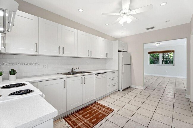 Building Photo - 210 Sarto Ave