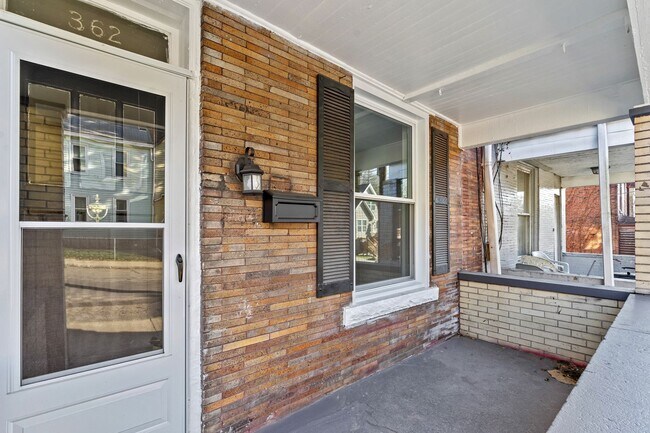 Foto del edificio - Newly Renovated 3 Bedroom 1.5 Bath plus Of...