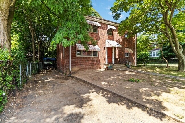Building Photo - 167 S Munn Ave