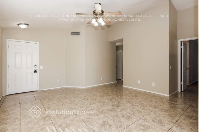 Foto del edificio - 10460 W Reade Ave