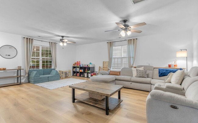 Building Photo - Welcome to your new home near downtown Nor...