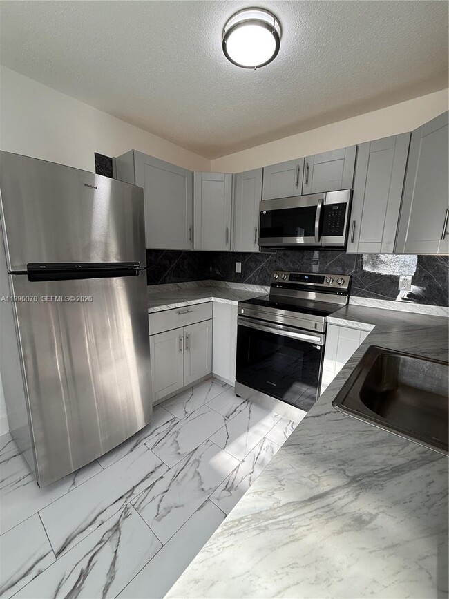 Building Photo - 6071 SW 33rd St