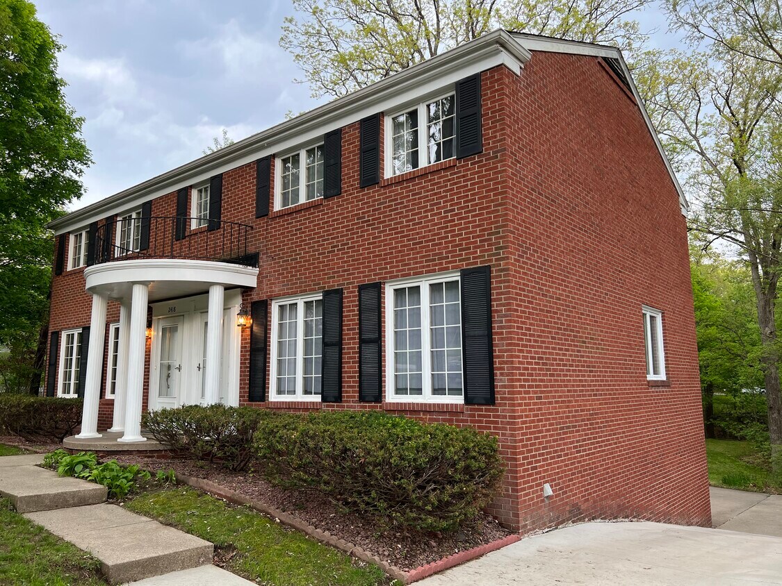2416 (Right Unit) - 2416 E Grandview Ave