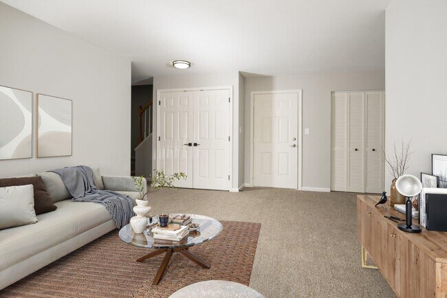 Foto del edificio - Iron Ridge and Stonegate Apartments