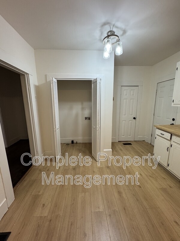 Building Photo - 454 11th St W