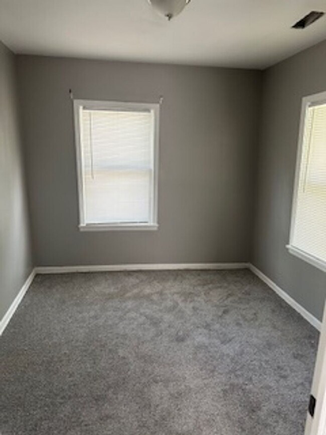 Foto del edificio - Beautifully Remolded 2 Bedroom 1 Bath in W...