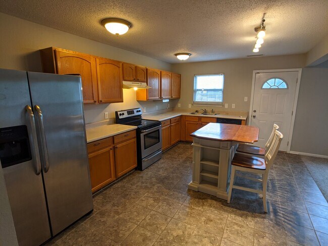 Foto del edificio - Spacious 3 bed 3 bath home in Indy!