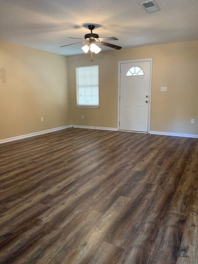 Building Photo - Beautiful 3bd/2ba home ready to rent