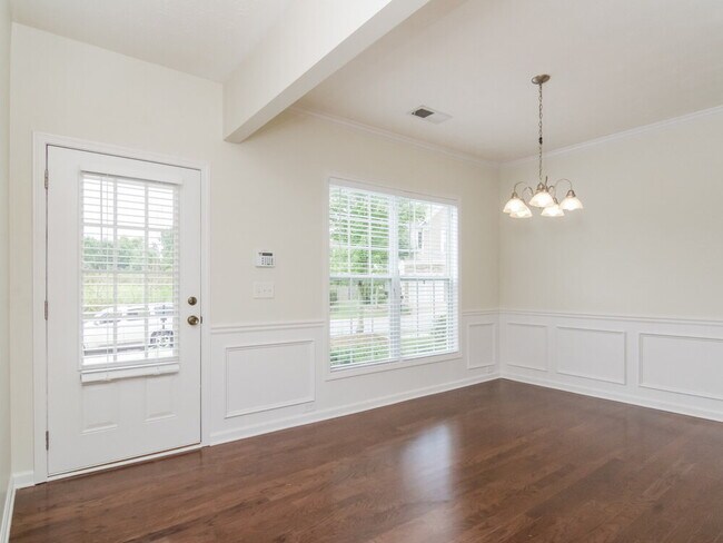 Building Photo - 815 Forsythia Way
