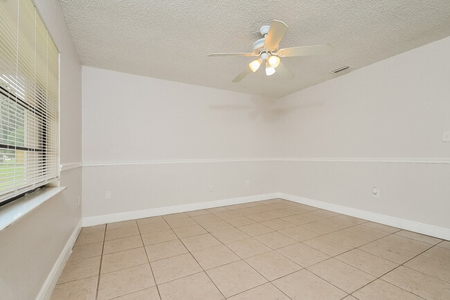 Building Photo - 4 bedrooms, 2 bath ranch home