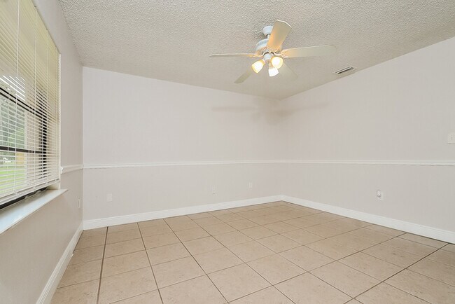 Foto del edificio - 4 bedrooms, 2 bath ranch home