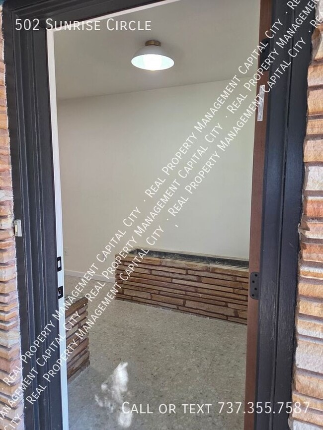 Building Photo - 502 Sunrise Cir