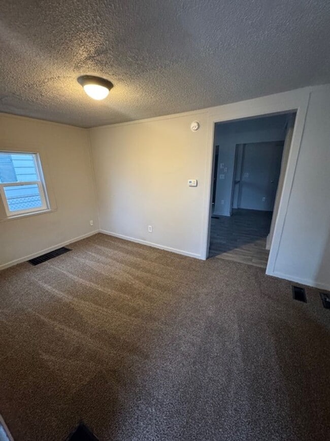 Foto del edificio - 4917 Webster St