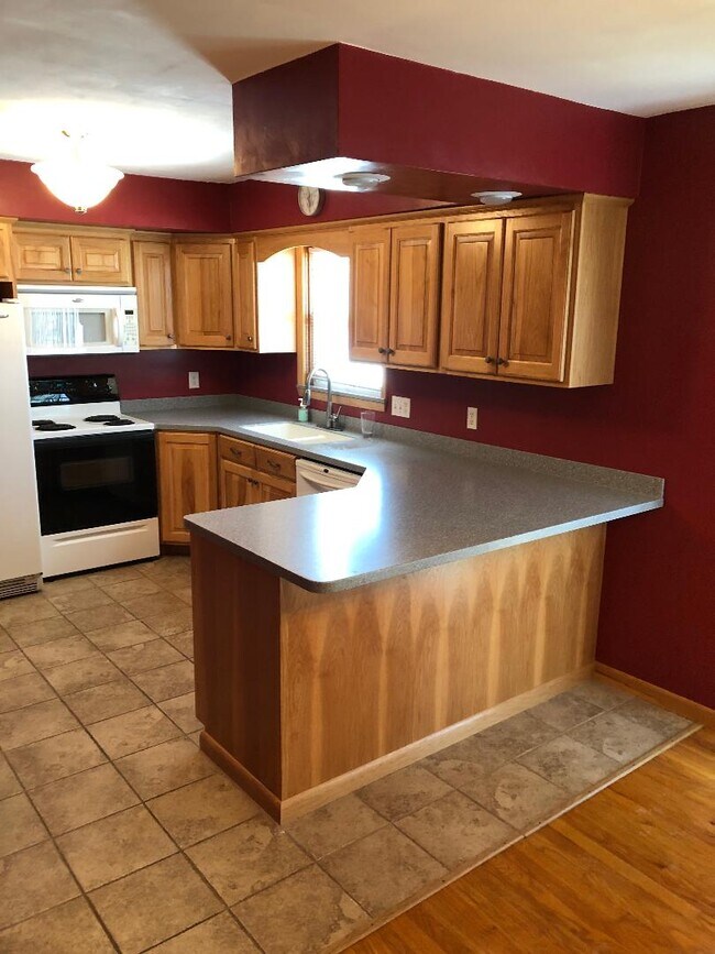Kitchen1 - 3302 Loveland Ave