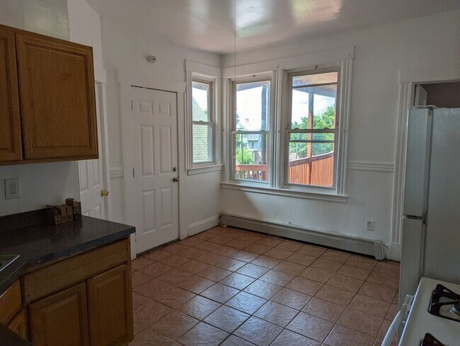 Building Photo - 605 Wethersfield Ave