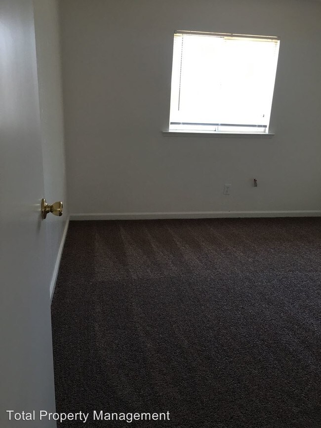 Building Photo - 524 W Meadow Ct