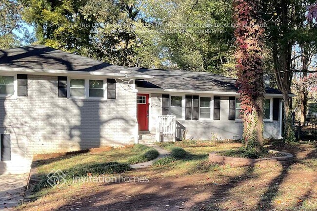 Foto del edificio - 5747 Woodland Dr