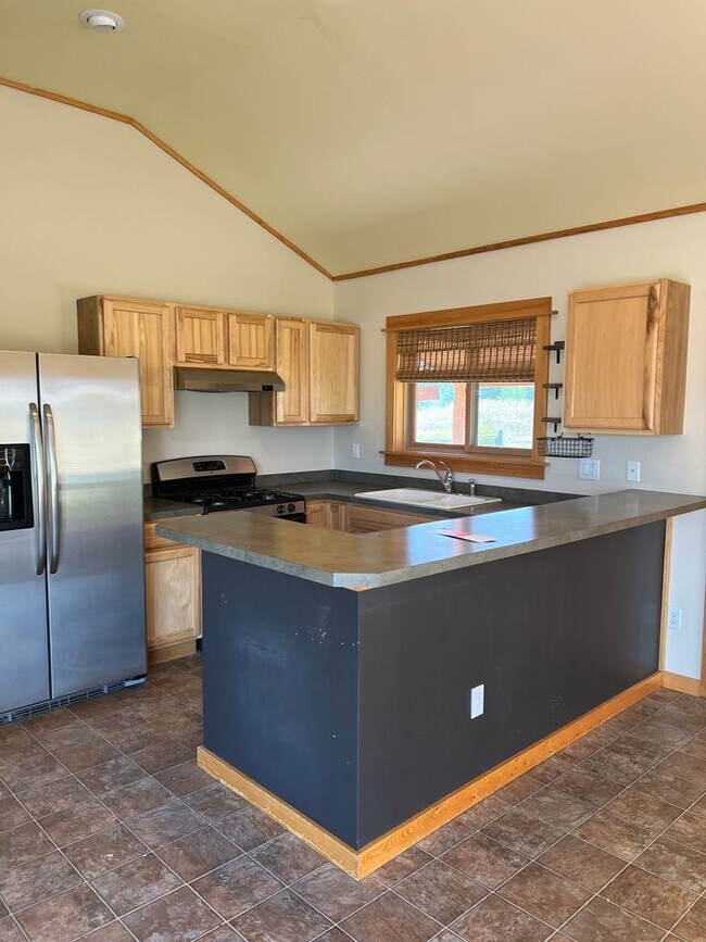 Building Photo - 2 Bed 1.5 Bath log cabin in Gallatin Gateway