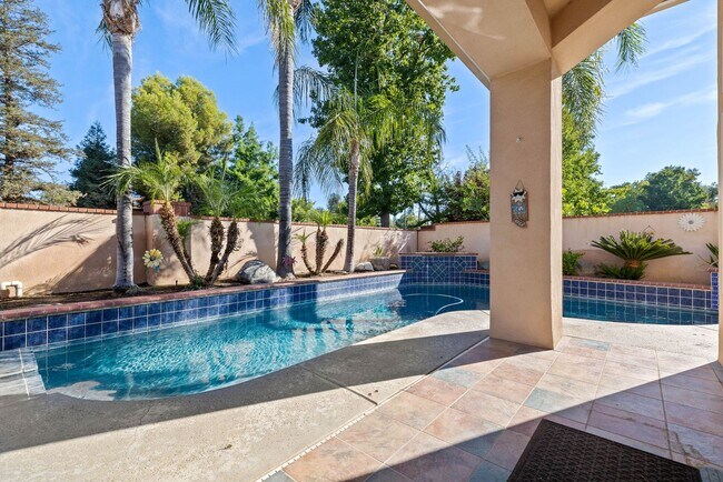 Building Photo - COMING AVAILABLE IN MAY! Spacious 3 Bedroom + Office in Seven Oaks with Pool, Hot Tub & Paid Solar!