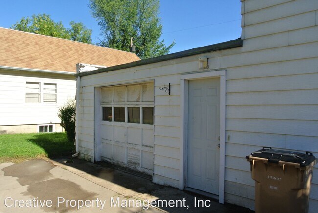 Building Photo - 122 5th Ave SE