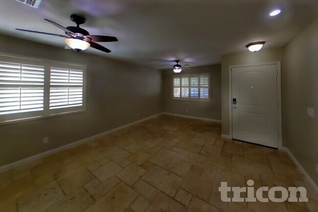 Foto del edificio - 7115 N 72nd Dr