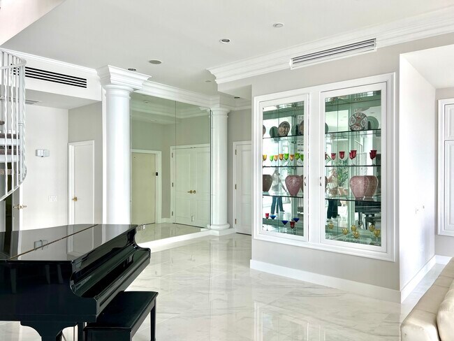 Foto del edificio - 1709 Harbor Ave SW