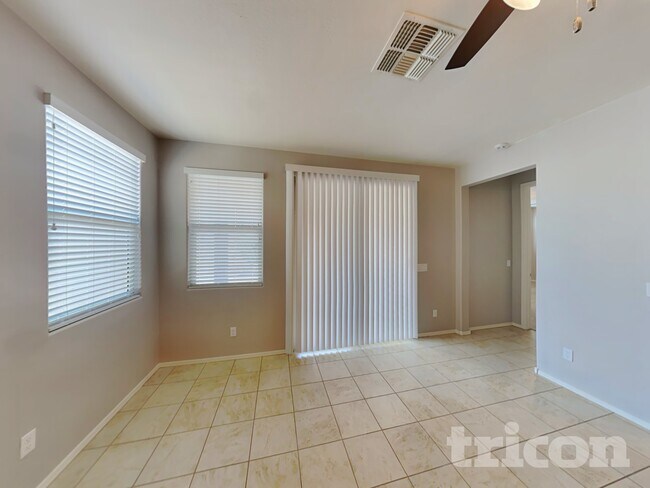 Foto del edificio - 41038 W Portis Dr