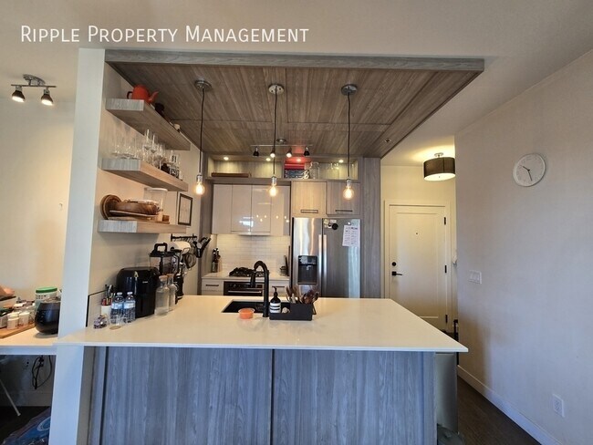 Photo du bâtiment - MODERN 2-BED, 2-BATH CONDO WITH CENTRAL A/C | PRIME SHAGANAPPI LOCATION