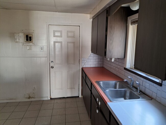 Building Photo - Affordable 2-Bedroom Bungalow for Rent in ...