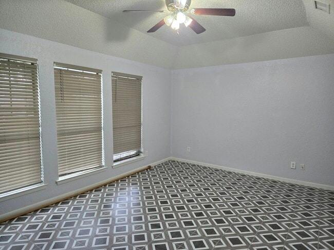 Photo - 5101 Bellefontaine Dr House