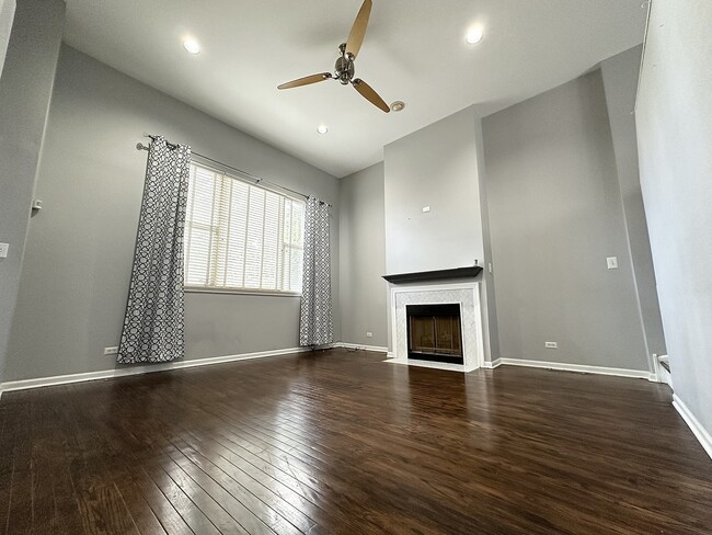 Building Photo - 3453 N Lawndale Ave