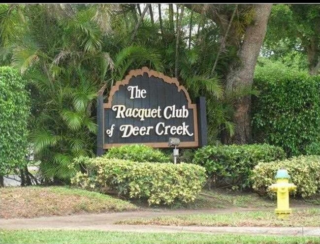 Foto del edificio - 81 Deer Creek Rd