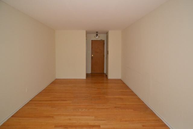 Building Photo - 657 W Wrightwood Ave