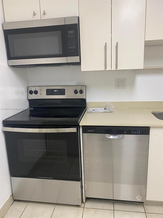 Foto del edificio - 2450 NE 135th St