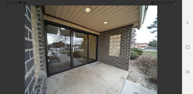 Building Photo - 919 N Boxwood Dr