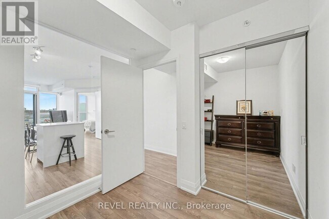 Photo du bâtiment - 1461 Lawrence Ave W